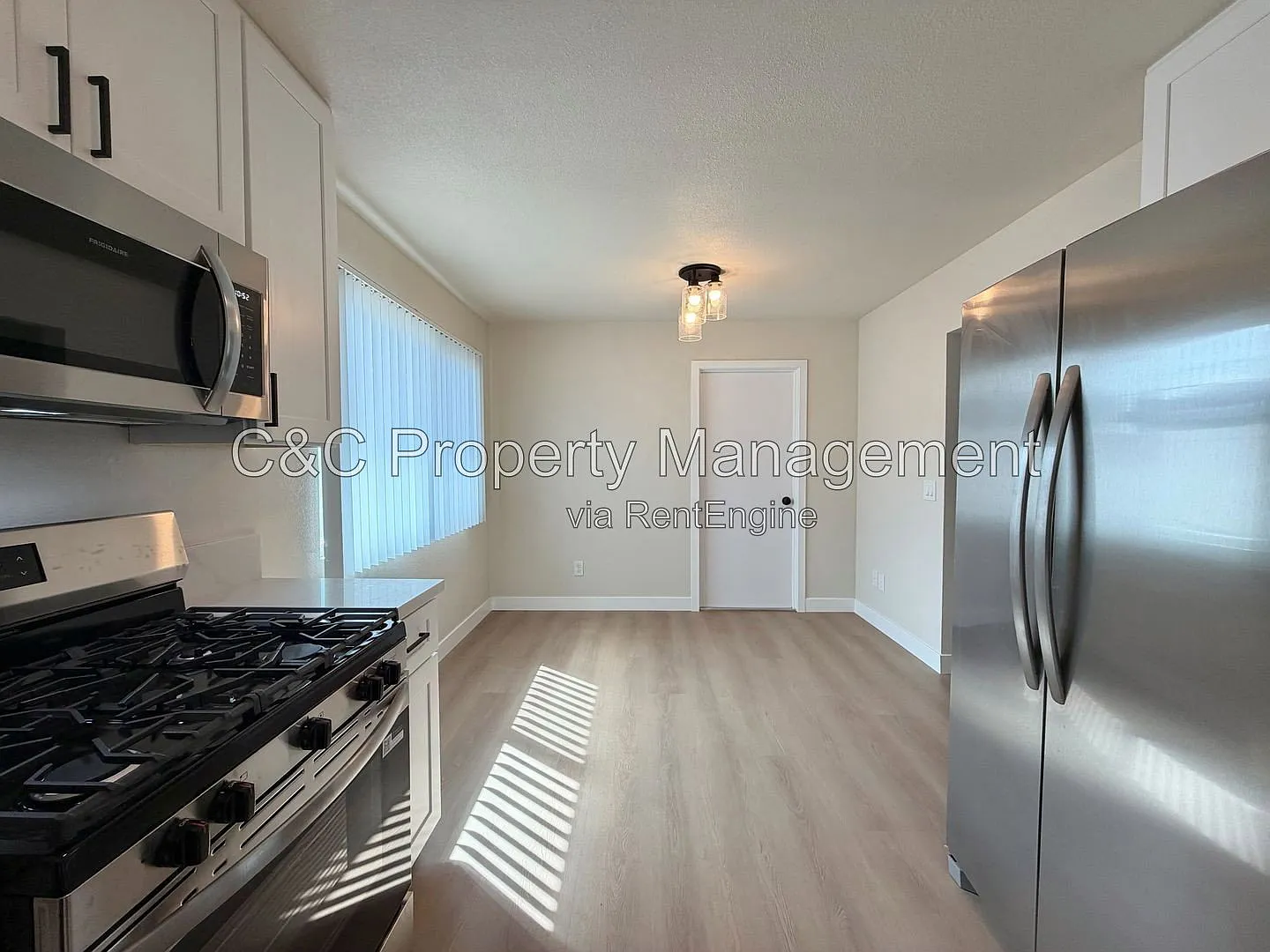 3 bed, 2.0 bath, 2820 sqft, $3,700 — Photo 2