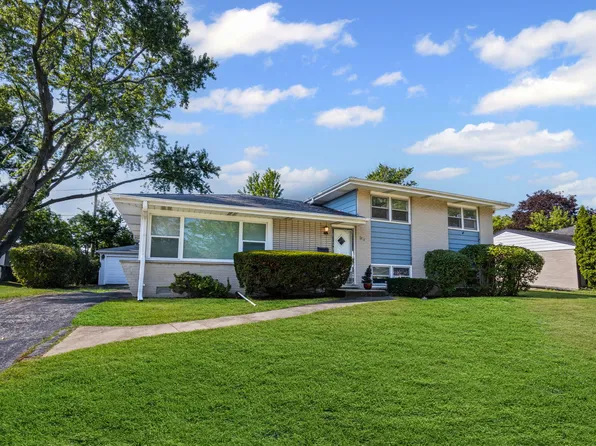 2751 Pauline Ave, Glenview, IL 60025