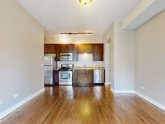 3rd image of 1932 N Lincoln Ave