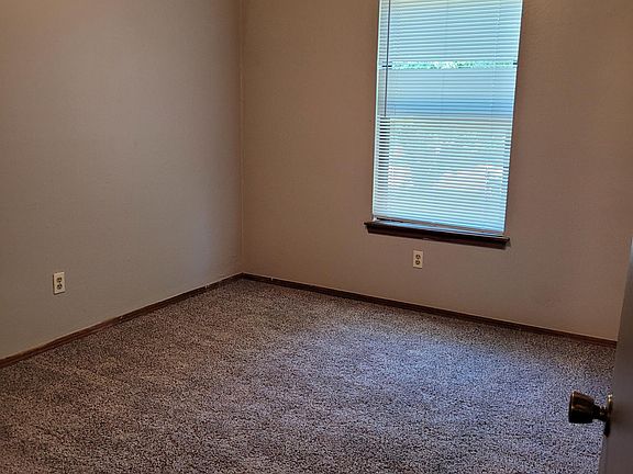 4th image of 316 Vicksburg Cir APT 3