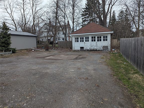 4th image of 318 West Ave