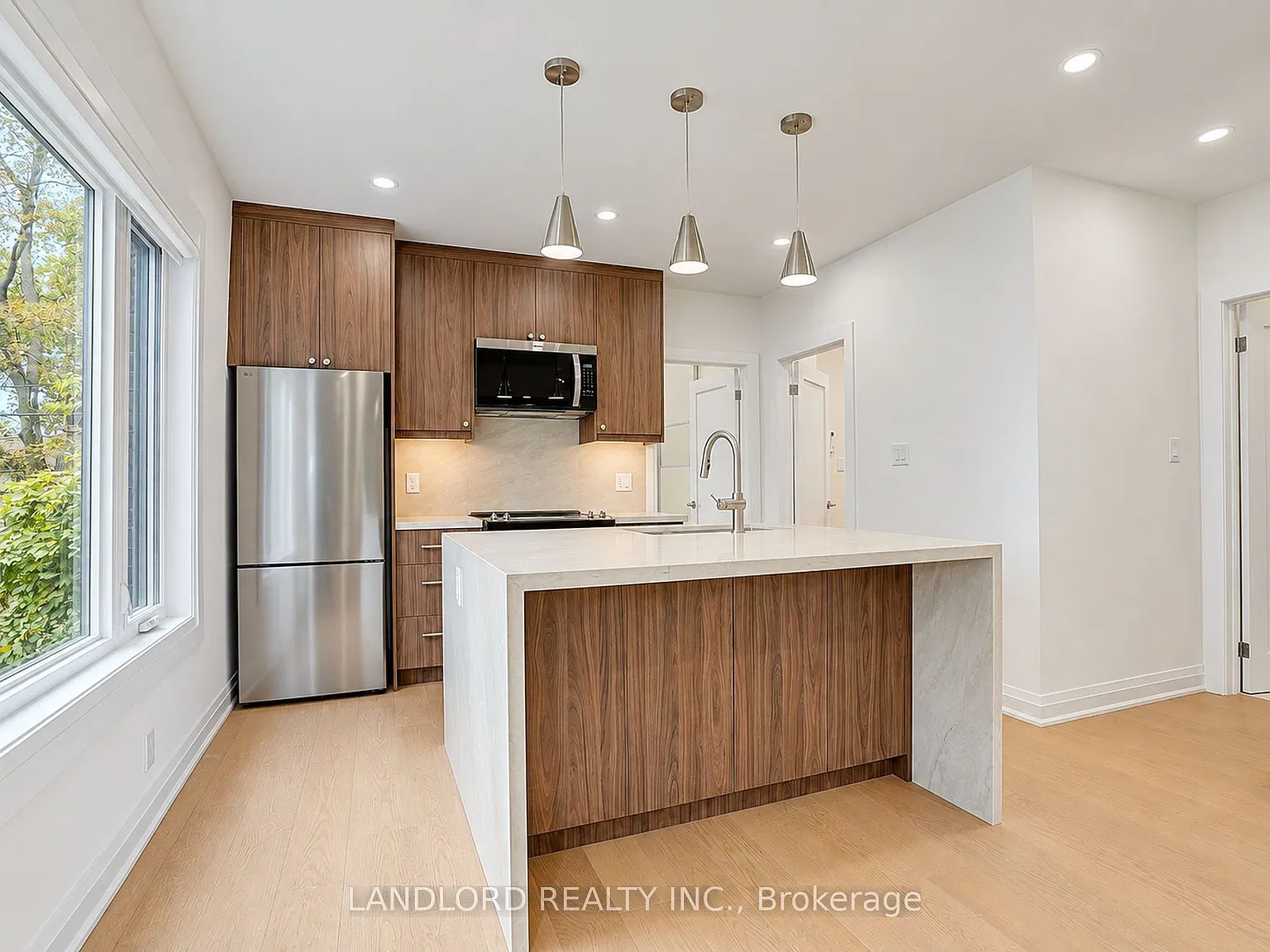 92 Neville Park Blvd — Photo 1