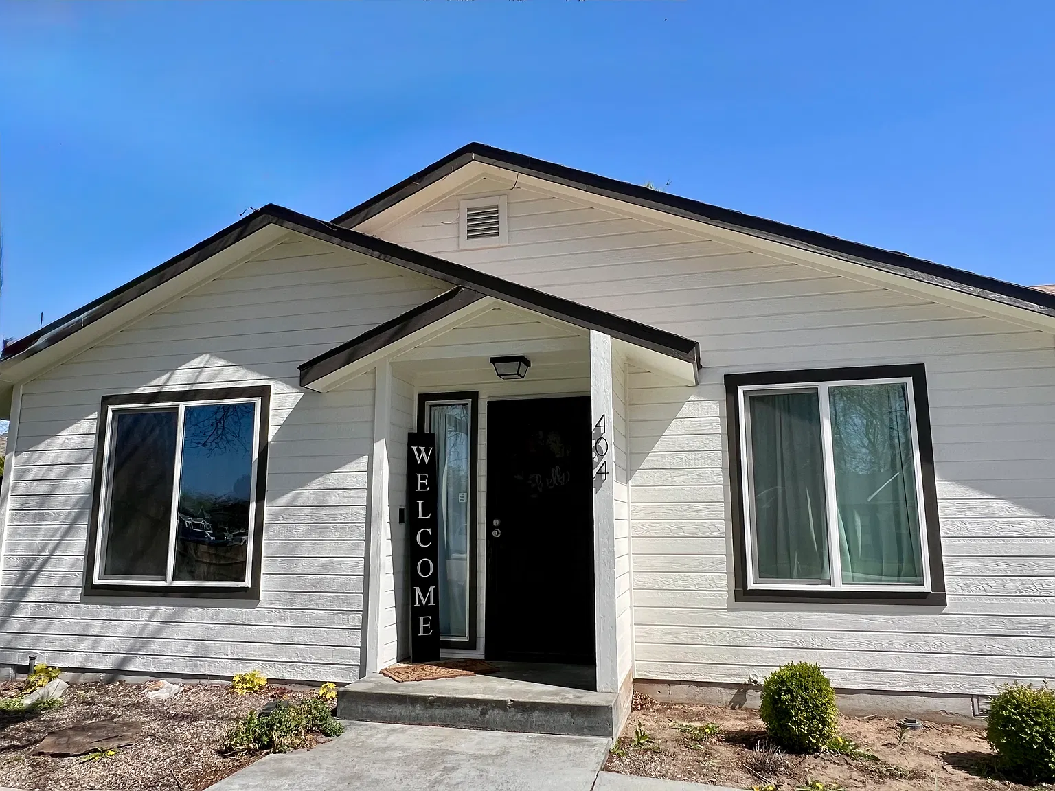 3 bed, 1096 sqft, $2,100 — Photo 2