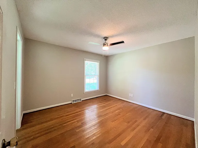 928 Brentwood Dr — Photo 11