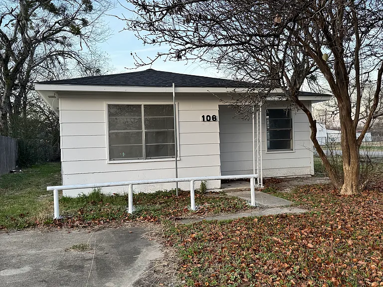 108 E Kirby St — Photo 3