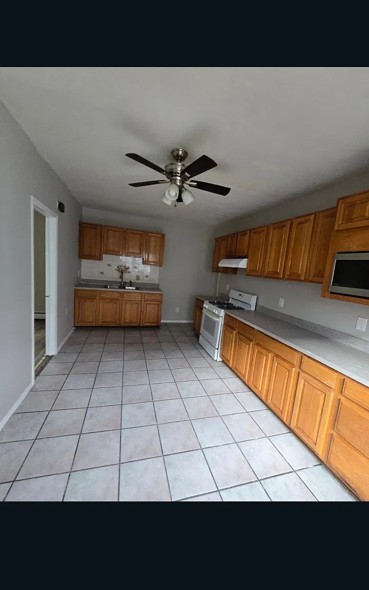 3 bed, $1,850 — Photo 1