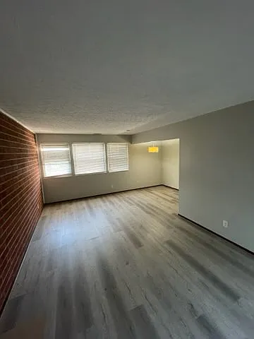 723 Bryden Rd — Photo 2