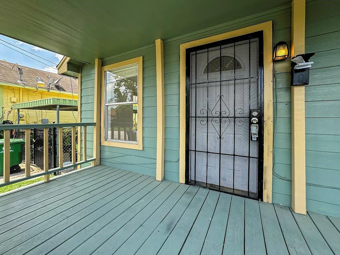 2 bed, 1.0 bath, 1204 sqft, $1,300 — Photo 3