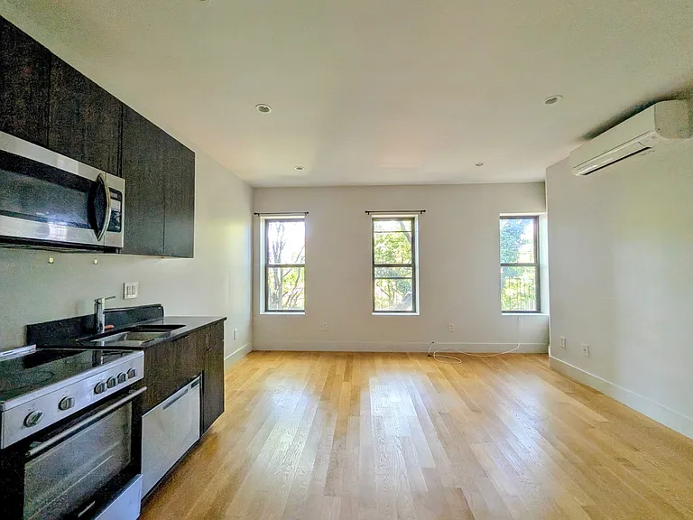 738 E 6th St #5C — Photo 1
