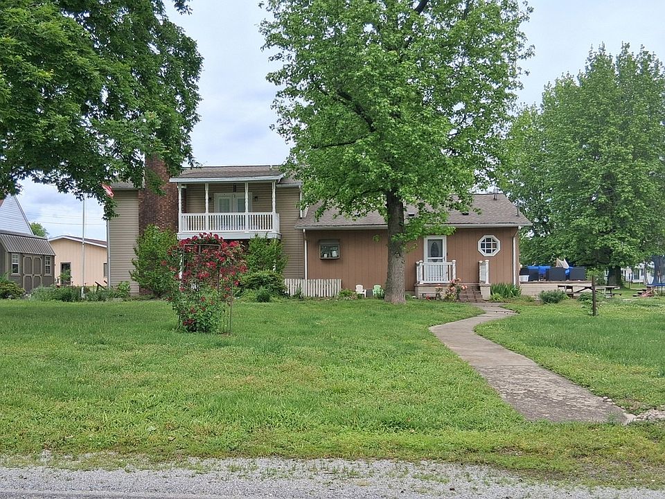 1st image of 409 E Kaskaskia St