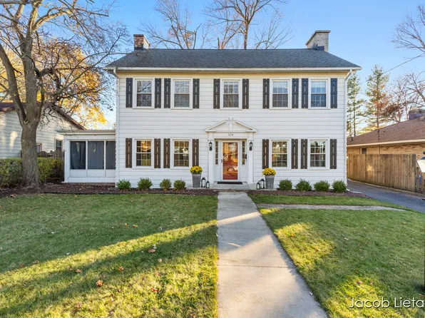 524 Three Mile Rd NE, Grand Rapids, MI 49505