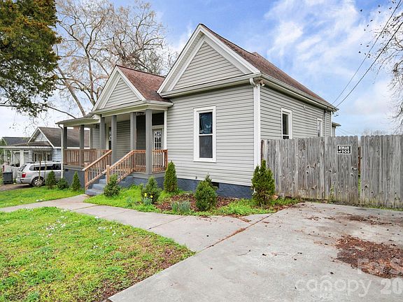 3rd image of 136 E Lacy St