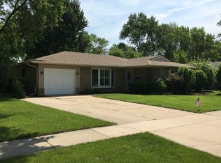559 W Elk Grove Blvd, Elk Grove Village, IL 60007