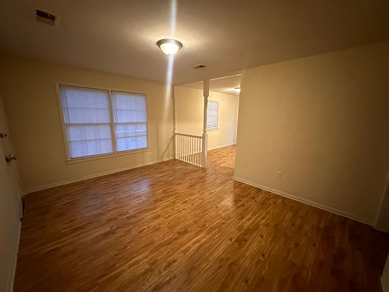 801 Montclair Dr — Photo 5
