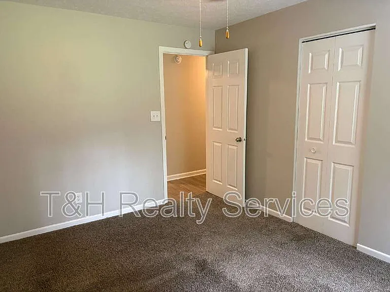 8705 Zephyr Dr — Photo 14