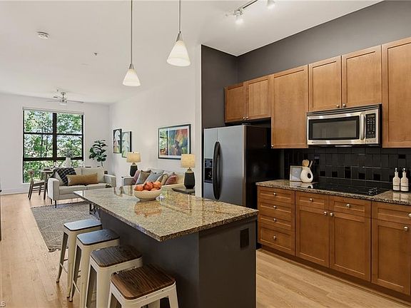 3rd image of 810 W 4th St Unit 414