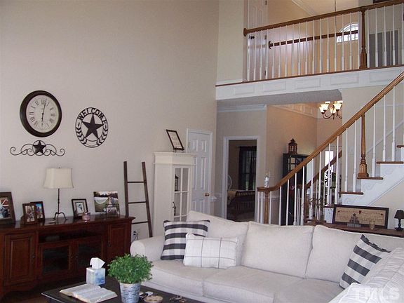 3rd image of 82 Brookwood Dr