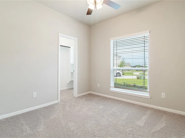 5322 Lyle Pl — Photo 11