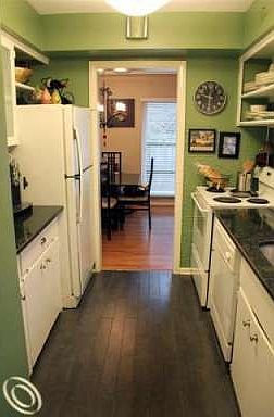 5th image of 2318 Lloyd Ave