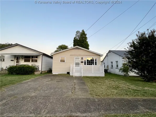 534 17th St, Dunbar, WV 25064