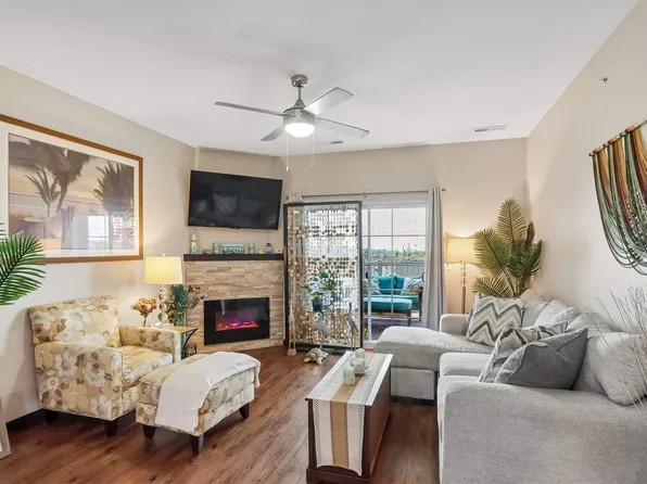 2863 Spring Rose Cir APT 303, Coralville, IA 52241