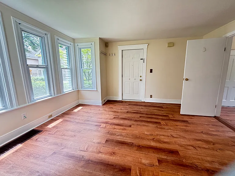 29 Winchester Ave #1 — Photo 6