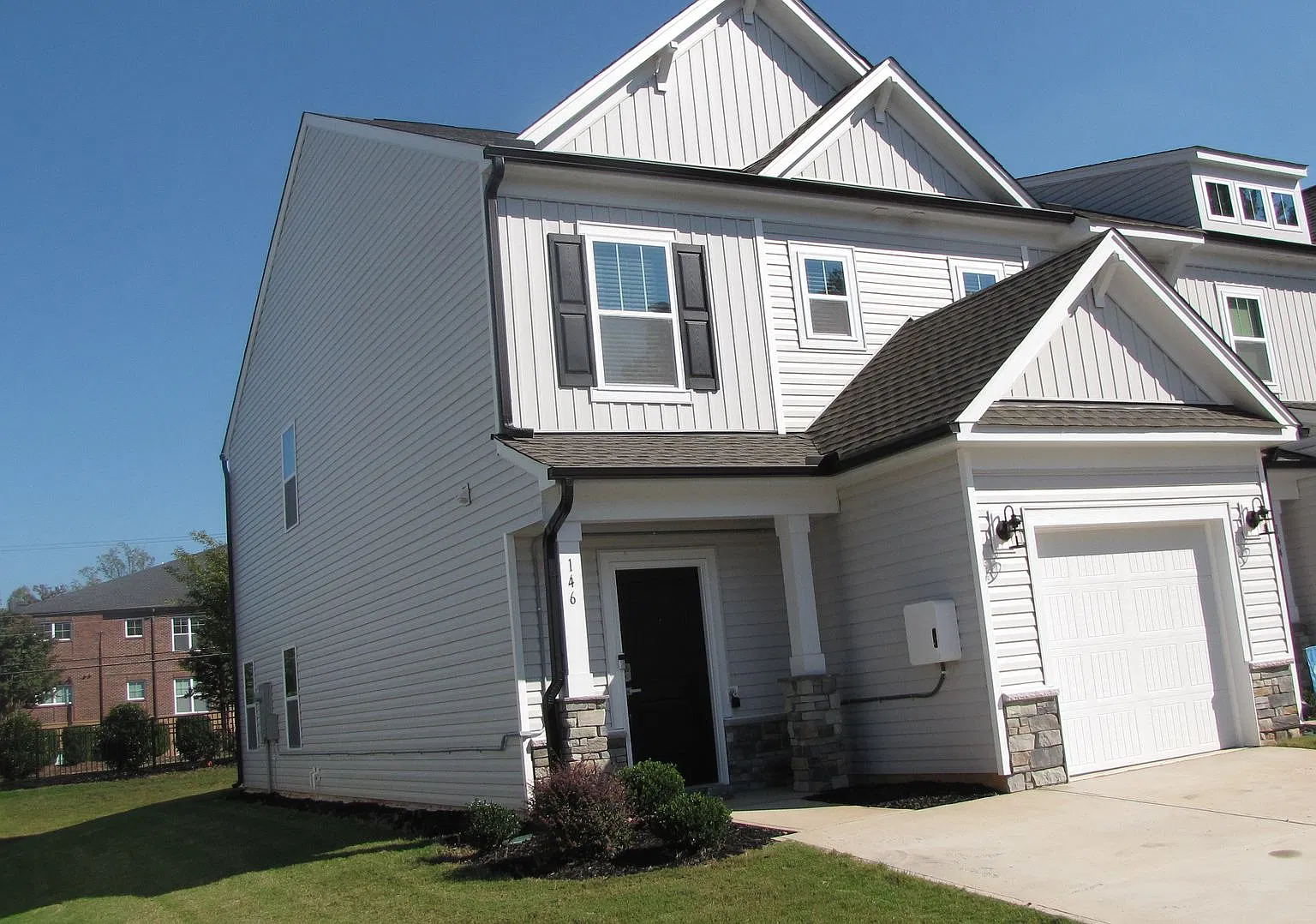 Move-in Ready 3 Bedroom 2.5 Bath Two-Story Townhome — Photo 2