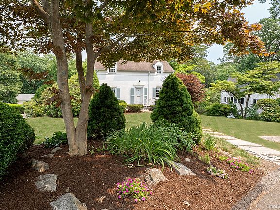 3rd image of 21 Braxmar Drive S