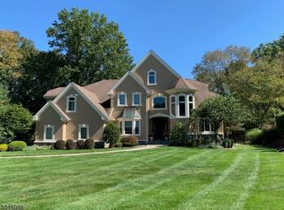 25 Wolford Ct, Watchung, NJ 07069
