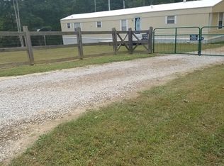 141 Treetop Ln, Oneida, TN 37841