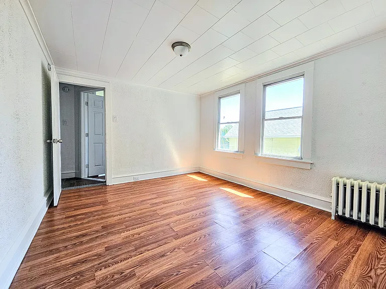 29 Drummond St #3 — Photo 6