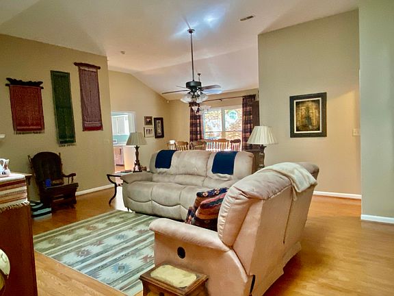 4th image of 107 Willow Leaf Pl