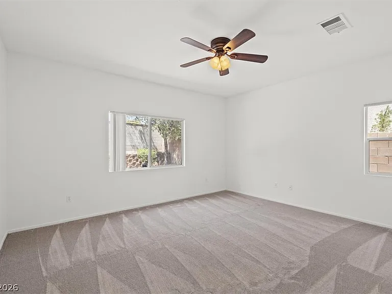 3213 Carbondale St — Photo 15