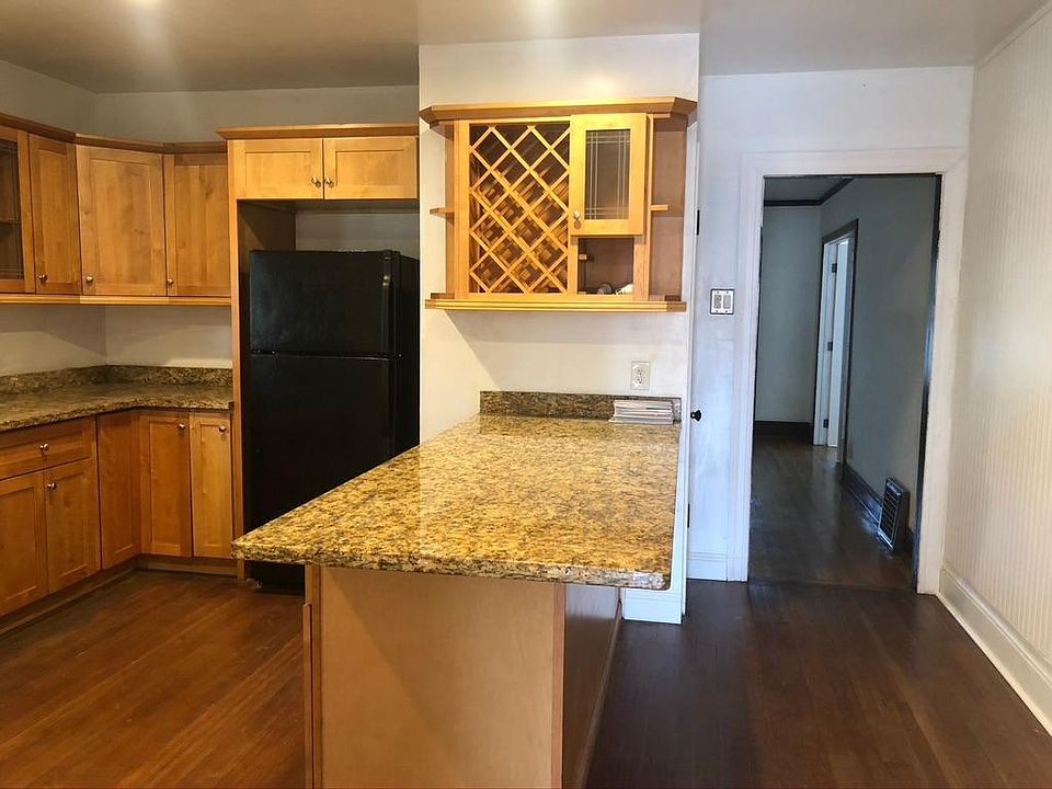 2nd image of 46 W Anderson St