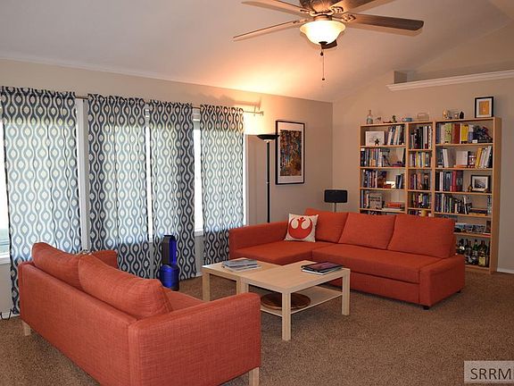 4th image of 1735 Strawberry Pl