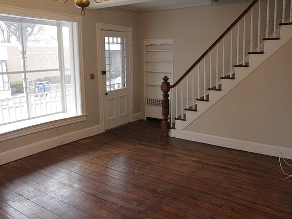 3rd image of 209 Sea Cliff Ave