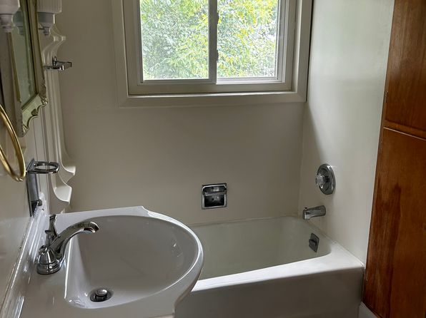 2 bed, 1.0 bath, $1,150, 589 W Prospect St #2, Watertown, NY 13601