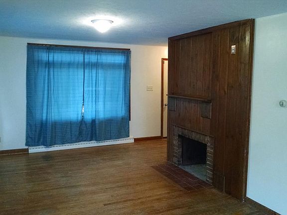 4th image of 196 Foxwood Rd #1