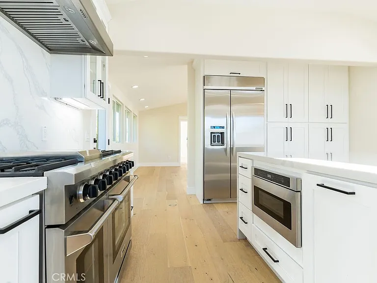 2850 Zell Dr — Photo 16