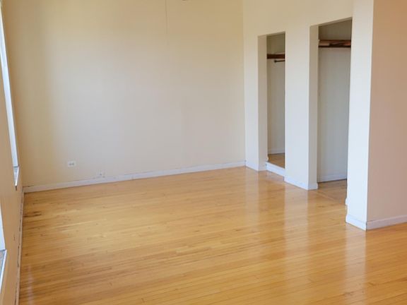 3rd image of 812 W 33rd St Unit 3C