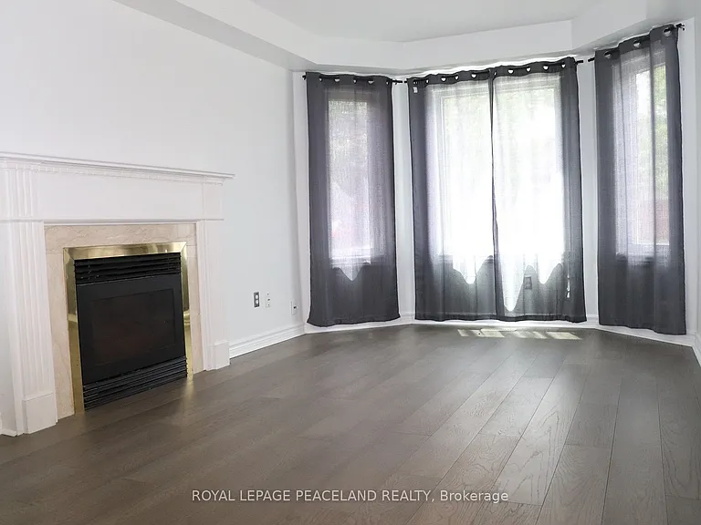 609 Walpole Cres — Photo 2