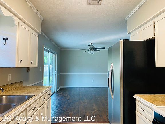 2nd image of 226 Driftwood St
