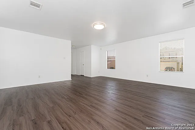 102 Mallow Grv — Photo 6
