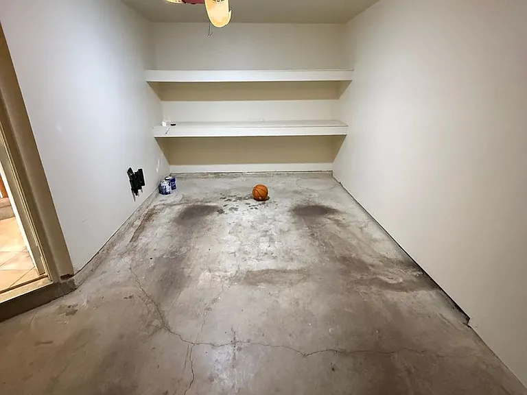 5506 Whitley Park Ter — Photo 27