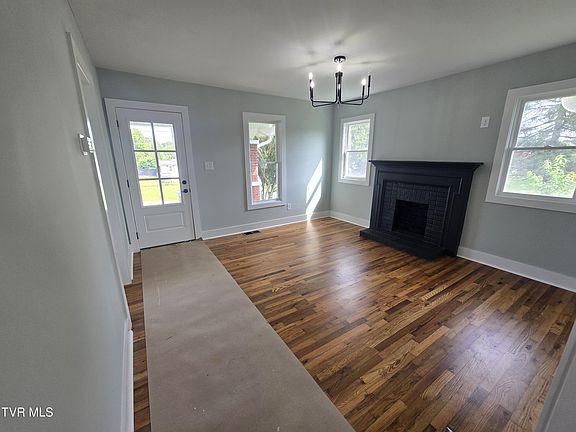 2nd image of 105 Grove St