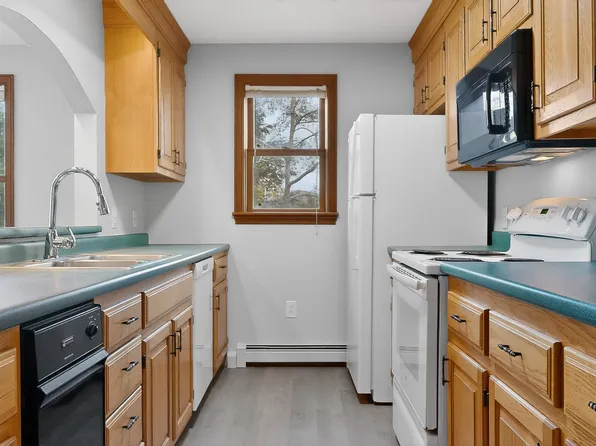 3 Ledgeview Ln APT 24, Bath, ME 04530