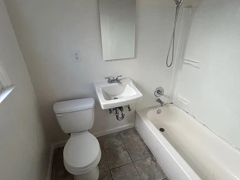 4925 Beverly Blvd #9 — Photo 3