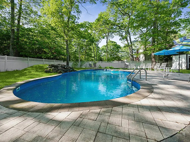 230 Norfolk Dr — Photo 33