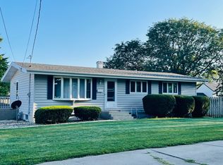 1524 Chambers St, Peru, IL 61354