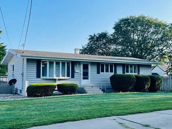 1524 Chambers St, Peru, IL 61354